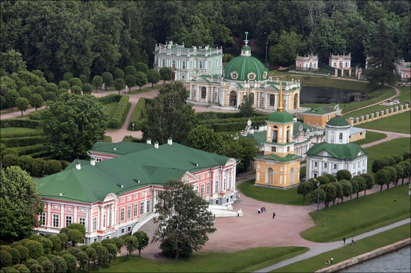 Собянин, вопреки Путину, вырубает парк Кусково. Защитников судят