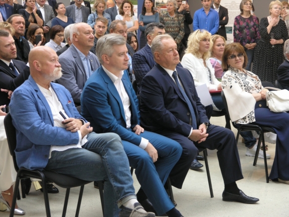 Персональная выставка открылась к юбилею народного академика Михаила Посохина
