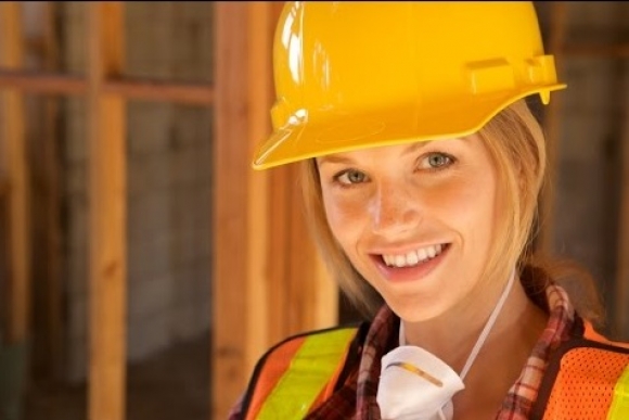 Меньше всего женщин занято в строительстве — Росстат