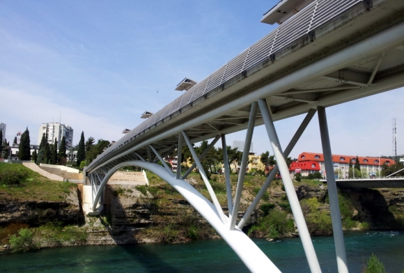 Разработаны правила проектирования пешеходных мостов из алюминия