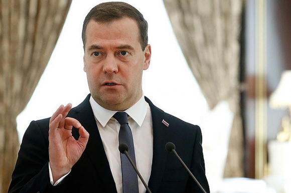 Медведев: программу расселения аварийного жилья в России продлят