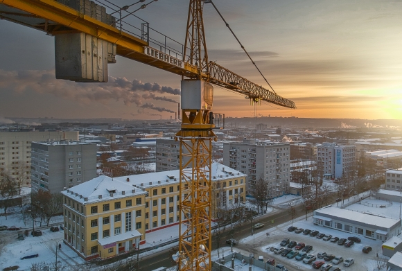 Ростехнадзор остановил работу 126 опасных башенных кранов в Сибири