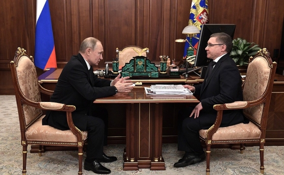 Путин провёл рабочую встречу с главой Минстроя РФ