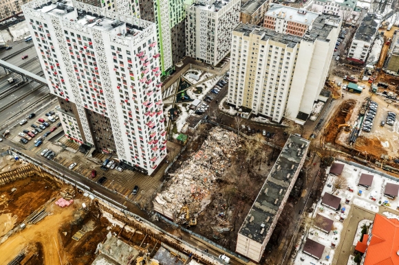Более 230 домов проектируется и строится в Москве по программе реновации