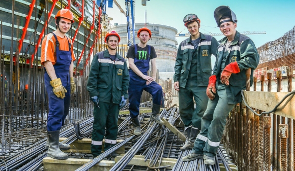 Нехватку рабочих на стройках Якутии восполнят студенты и безработные