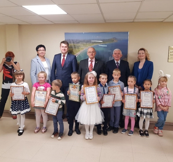 В Южно-Сахалинске наградили победителей детского конкурса «Мои родители – строители!»