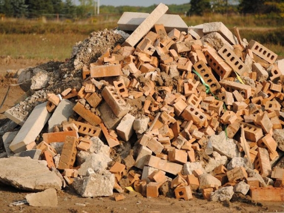 Более 600 случаев незаконного сброса строительного мусора пресечено с июля в Подмосковье