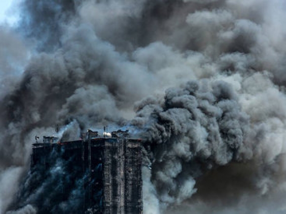 16 человек погибли в Баку при пожаре на облицовке здания