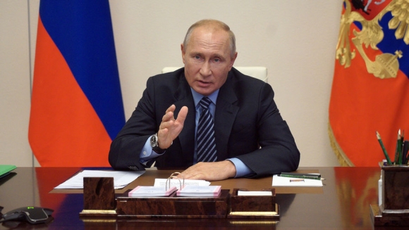 Путин призвал устранить преграды для развития деревянного домостроения