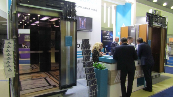 В Москве проходит главная лифтовая выставка страны REW-2021