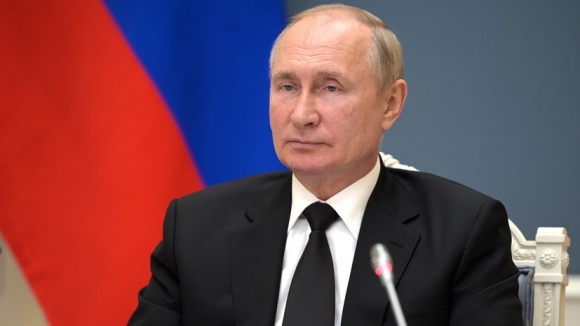 Путин поручил обеспечить сокращение инвестиционно-строительного цикла