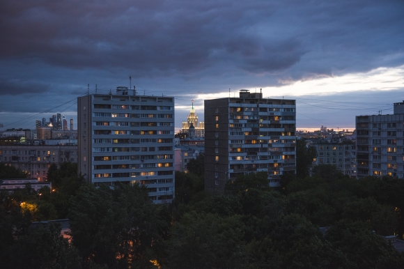 Запас непроданного жилья у застройщиков в России вырос до 43%