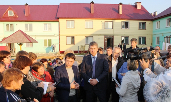 Жители Белых Берегов остаются в новом аварийном жилье – вопреки обещанию Андрея Чибиса