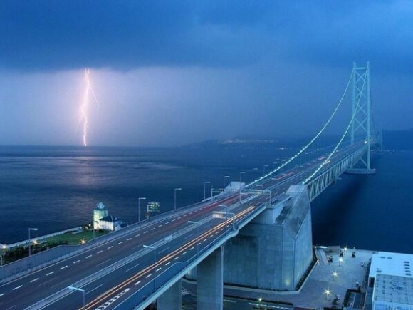 В Крым <br />
построят<br />
все-таки мост