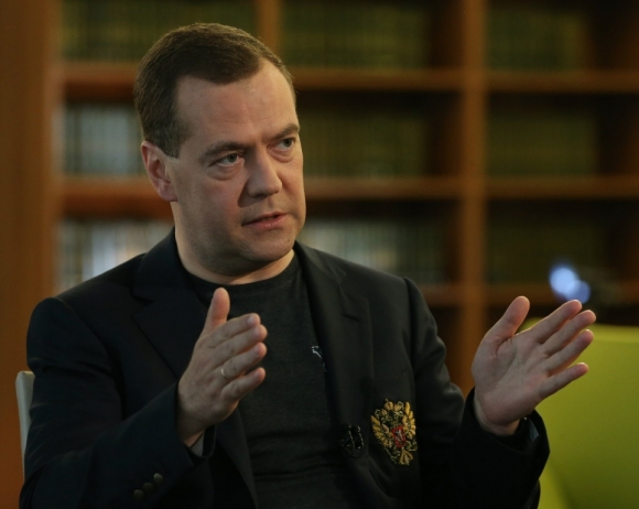 Количество административных барьеров для застройщиков надо сократить - Медведев