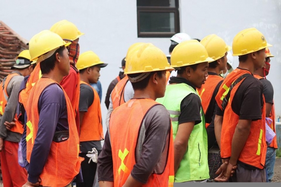 До 200 тыс. рабочих рук может вернуть на стройку частичная амнистия мигрантов