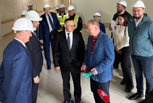 Глава Минстроя России оценил работу по реконструкции областной больницы в Орле