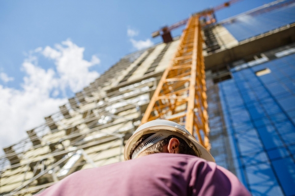 Зарплаты строителей в РФ выросли за год почти на четверть