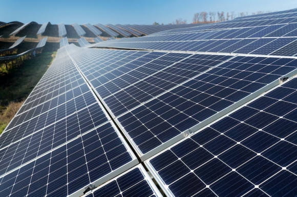 Крупнейшая в мире солнечная ферма запущена в Китае