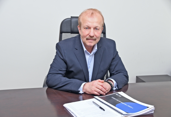 Дорогие партнёры и коллеги, поздравляю вас с профессиональным праздником — Днём строителя!